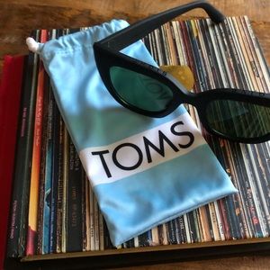 Like New Toms SYDNEY sunglasses in matte black